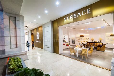 Versace Việt Nam .